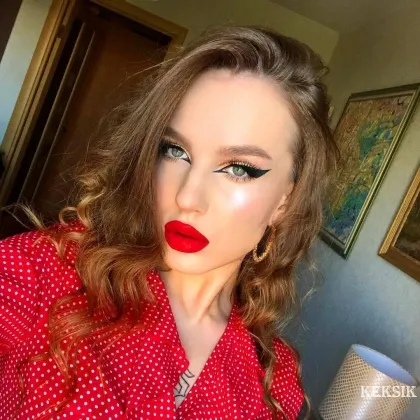 Ніжна дівчина для приємного відпочинку